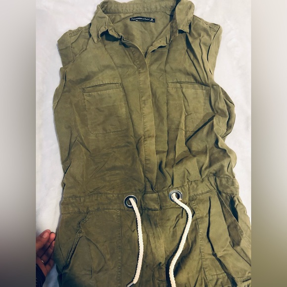 Abercrombie & Fitch Pants - Abercrombie and fitch green romper